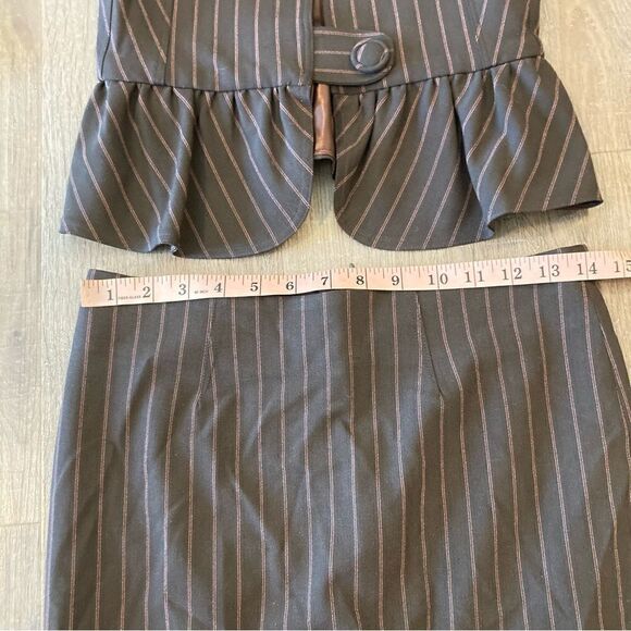 Louis Verdad Brown Pin Stripe 2 Piece Suit XS Top S Skirt EUC - Picture 9 of 10